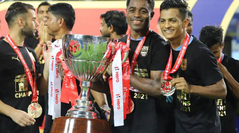 ISL கால்பந்து: இறுதிப்போட்டியில் 2-1 என்ற கோல் கணக்கில் முதன்முறையாக கோப்பையை வென்றது மும்பை அணி !